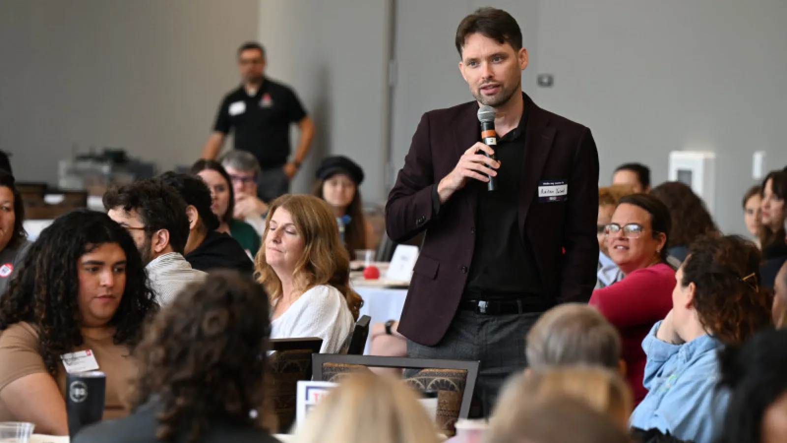 CEHV Associate Director Aaron Yarmel leads discussion