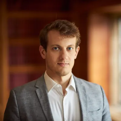 Samuel Bagg headshot